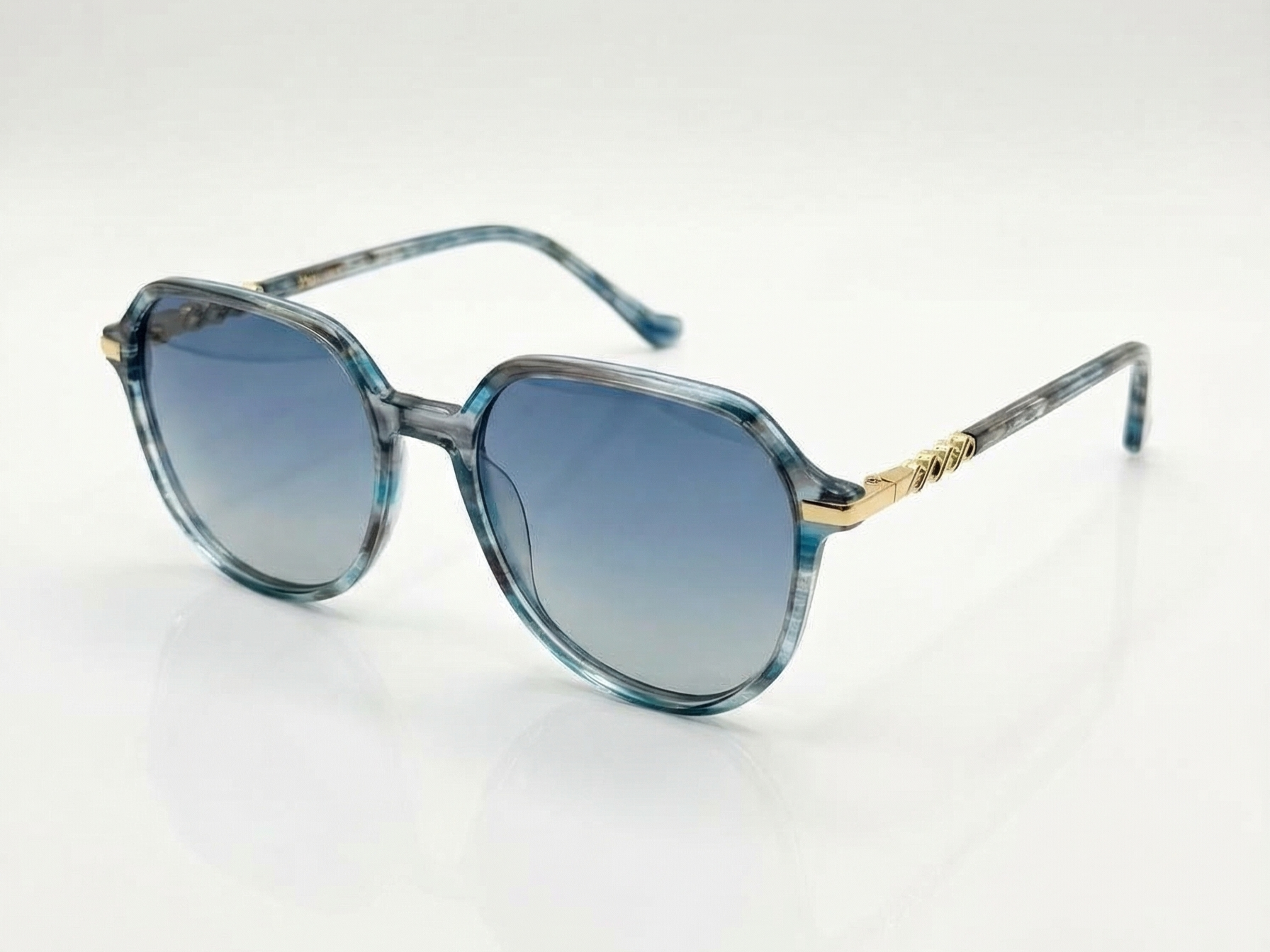 Vero — Aqua Patterned Frame & Blue Gradient Lenses