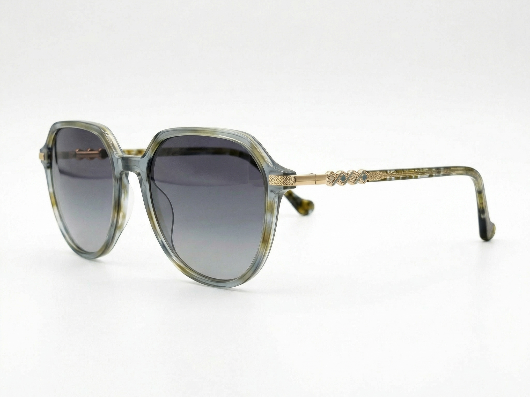 Vero — Grey Patterned Frame & Smoke Gradient Lenses